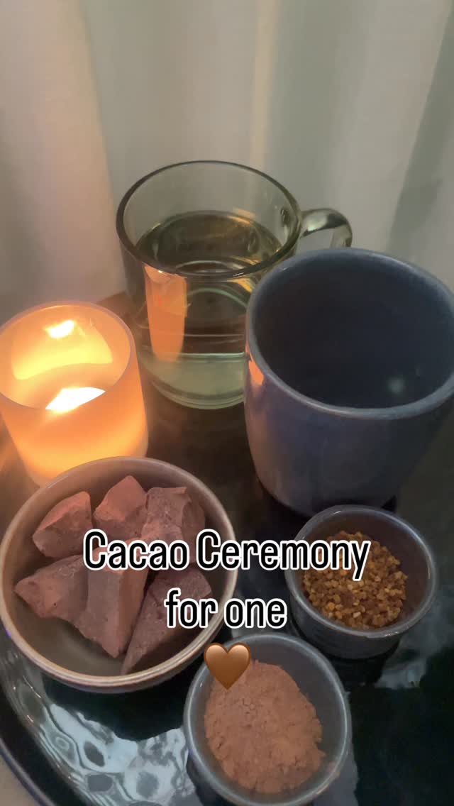 En privat, hjerteåbnende cacao ceremoni skabt til dig, der længes efter ro, nærvær og fordybelse 🤍

Behandlingen forener ceremoniel cacao med Japansk Lifting og Reiki 🤎

Du guides gennem cacao-ceremonien: et varmt grounding fodbad, healing, massage og aromaterapi – alt i rolige omgivelser, kun for dig 🤍

En oplevelse, hvor du får tid til at give slip, trække vejret og lande i dig selv 🤎

Book via link i bio
.
.
.
#japansklifting #reiki #cacaoceremony #holisticskincare #selfcare #massage #metime #stress