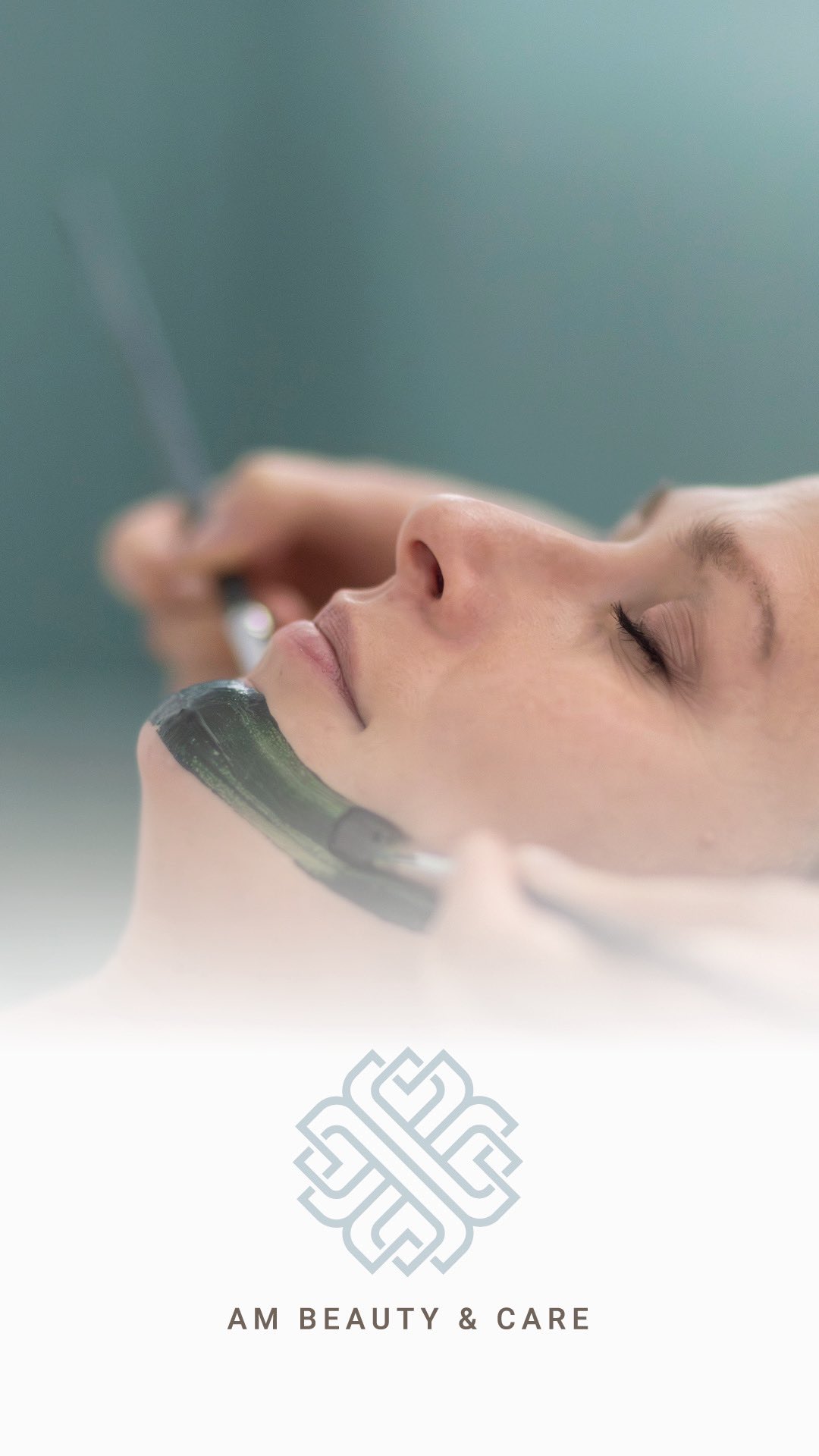 Japansk lifting er fordybelse 💚

Behandlingen arbejder med ansigtets muskler, bindevæv og lymfe i et roligt, præcist flow.
Den smukke grønne spirulina & manuka-maske er rig på mineraler, næring og beroligende kraft.

Et møde mellem teknik med intention og lækre produkter, hvor du kommer ned i gear og huden får lige netop støtte den har brug for 💚

Priser fra kr. 625,- for Japansk Lifting 💚
Læs mere via link i bio 

.
.

.
#japansklifting #ansigtsbehandling #kosmetolog #stress beauty